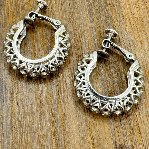 Vintage silver tone chunky hoop earrings with open cut outs  hinged clip on - Picture 2 of 11